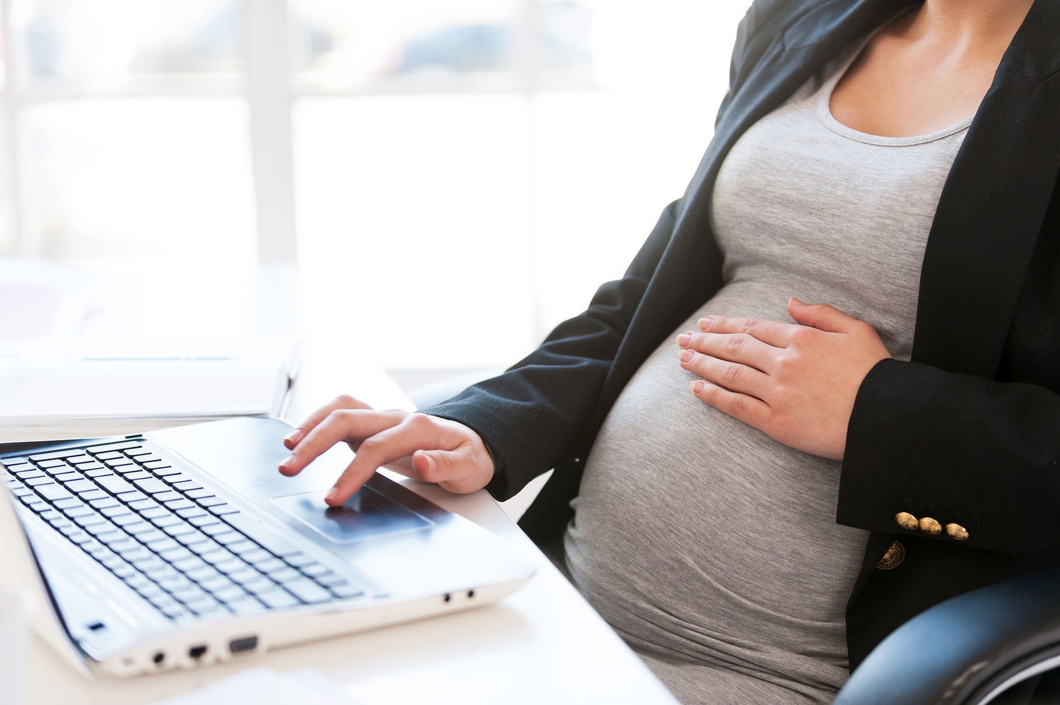 Do's and Don'ts Guide for A Working Woman During Pregnancy