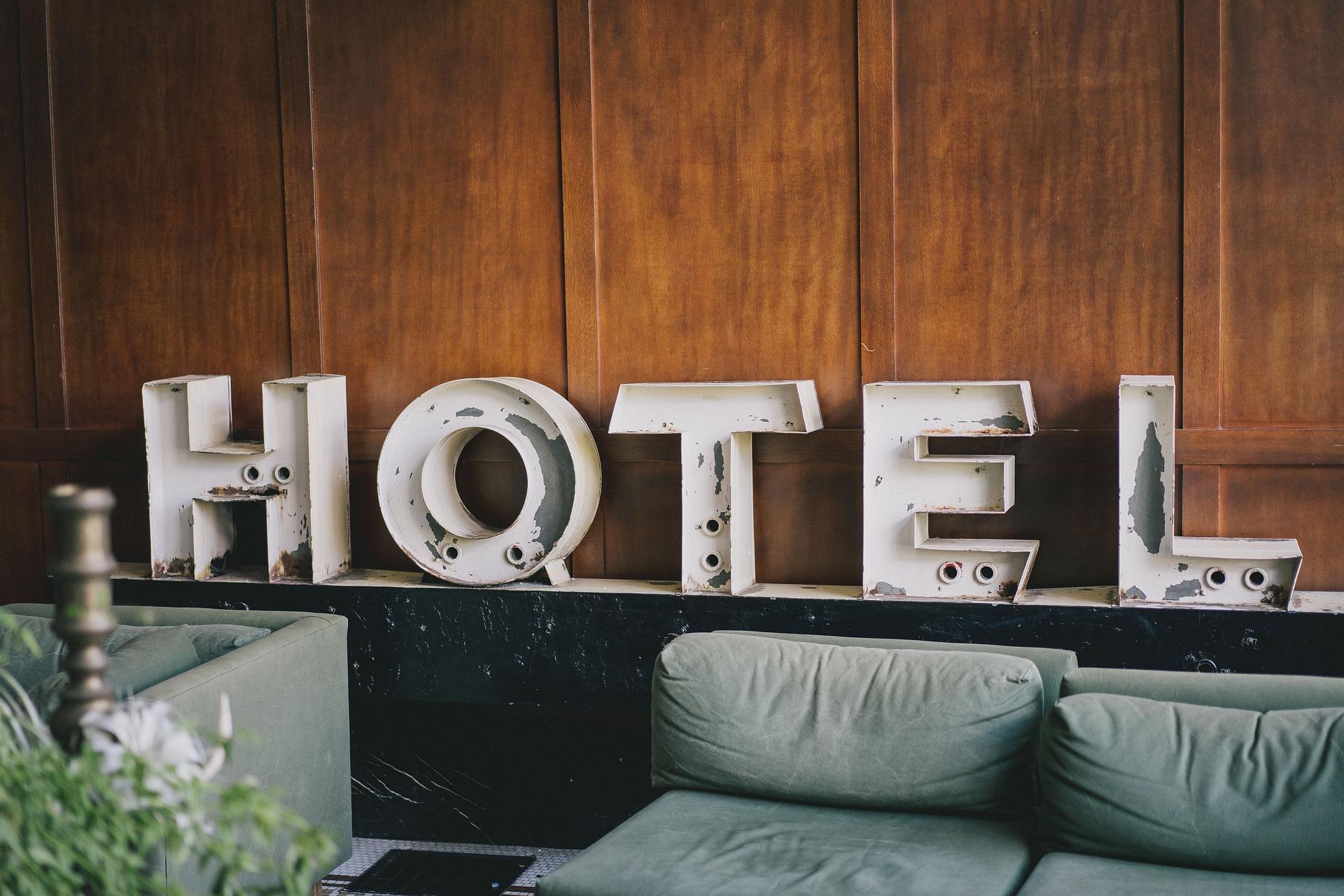 The Pros and Cons Of Booking A Hotel Room Via Third-Party Websites