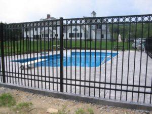 What Homeowners Must Know About Vinyl Fences