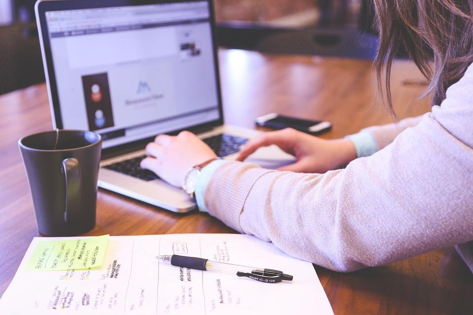 Tips For Staying Healthy While Working A Desk Job
