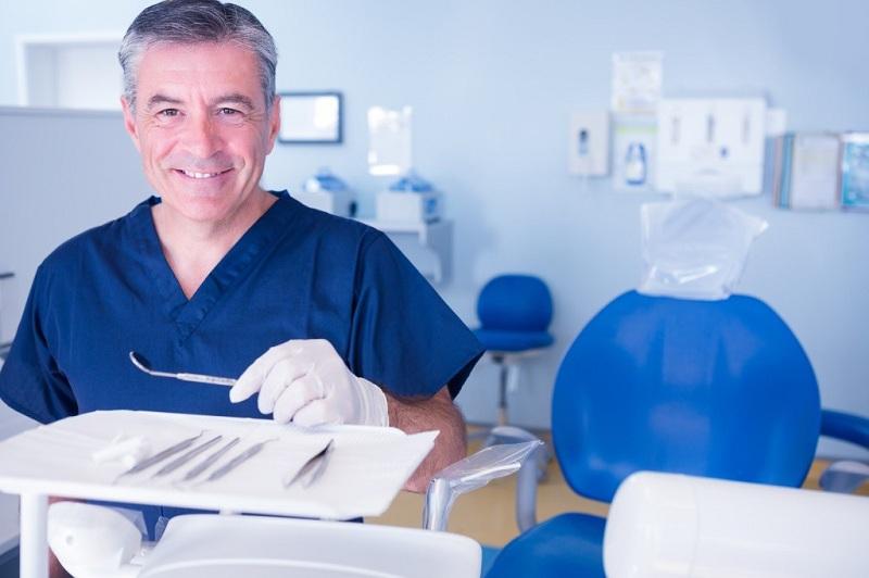 Choosing the Right Periodontist to Treat Your Gums