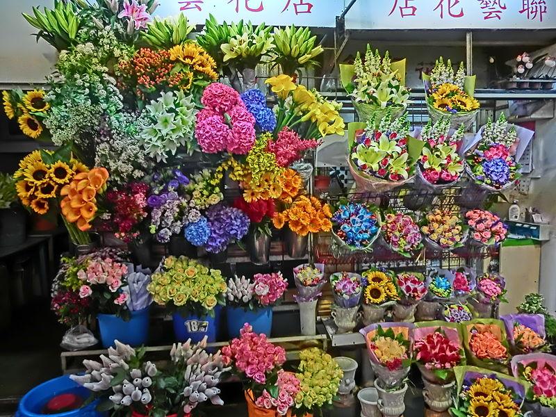 How to Pick the Freshest Bouquet of Flowers at the Store