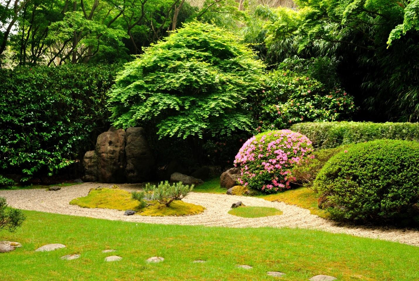 Top Ten Questions to Ask Before You Hire a Landscaper