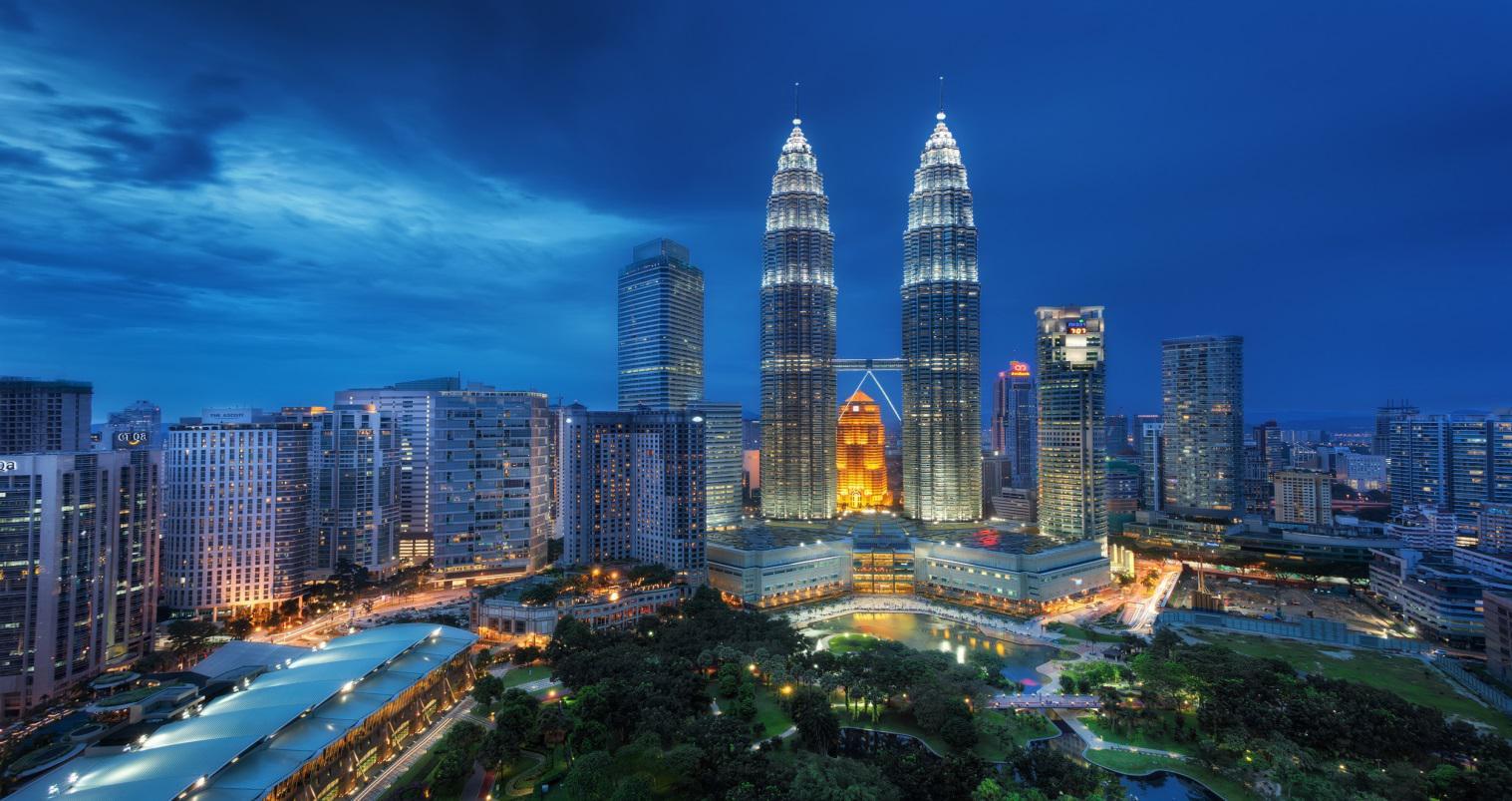 Planning to go out for vacations to spend time with family? Let's have a trip to the top places in Malaysia!