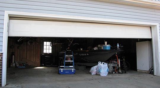 Planning on Repairing Door of Garage? Plan Something Plausible