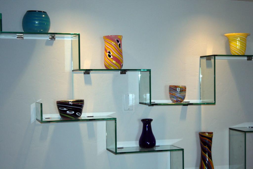 Modernize Your Home Interior With Decorative Glass Shelves