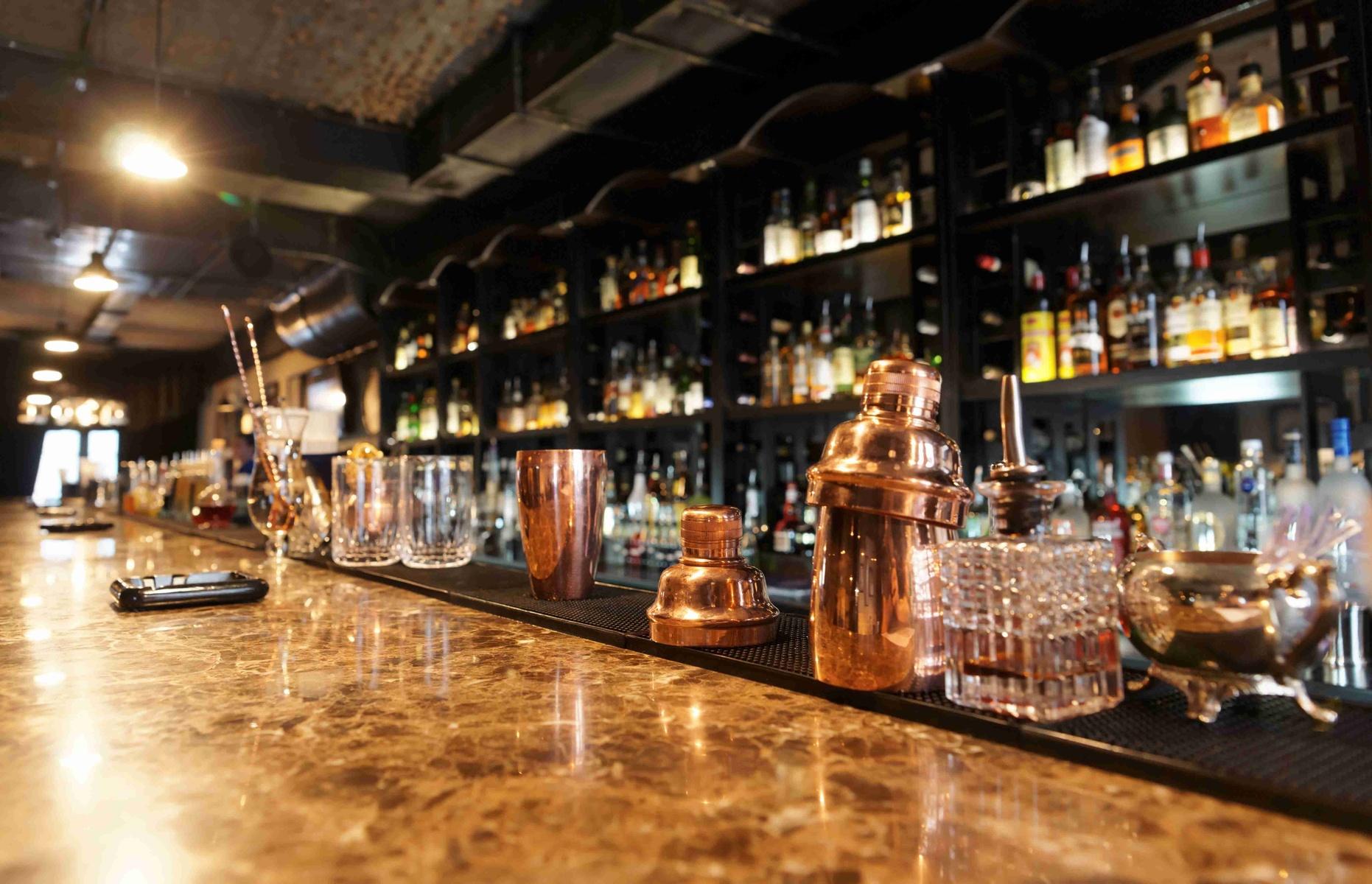 5 Useful Ways to Attract More Customers in Your Bar