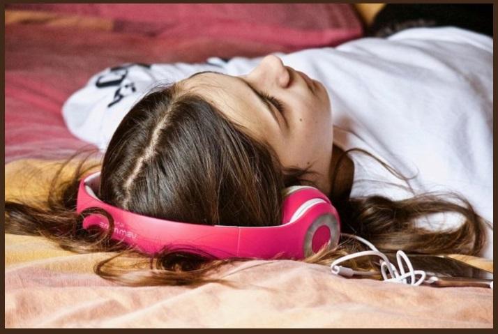 Music reduces anxiety and pain during surgery