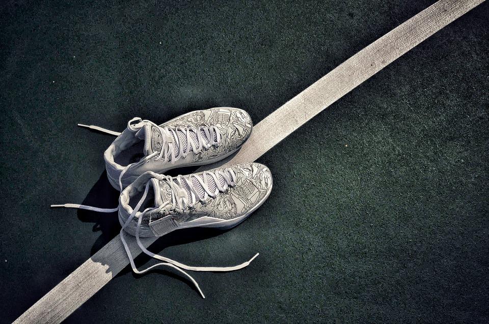 HOW TO CLEAN BASKETBALL SHOES: 4 USEFUL TIPS THAT YOU CAN TRY OUT