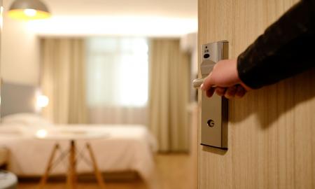 10 Travel Essentials We Wish All Hotels Provide For Free