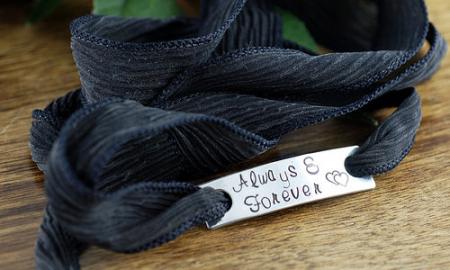 5 Questions to Help Choose the Perfect Birthstone Bracelet for Mom