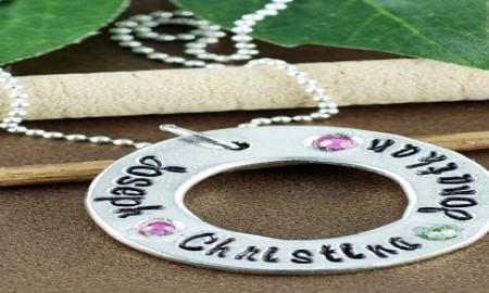 4 Astonishing Hand Stamped Mommy Necklace Styles for Any Occasion