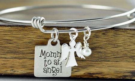 4 Mistakes to Avoid When Purchasing a Birthstone Necklace for Mom