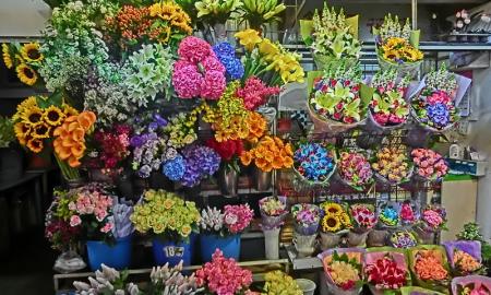 How to Pick the Freshest Bouquet of Flowers at the Store