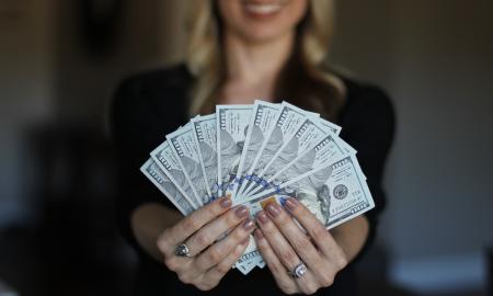 What to Know About a Company Before Investing in It 