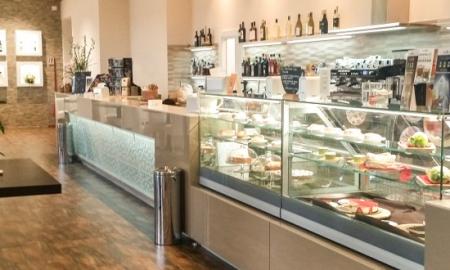 How to Display Food in a Service Station