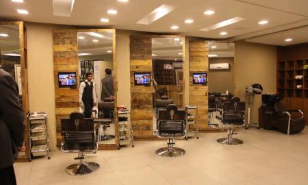 Essentials to Keep At a Professional Men's Salon
