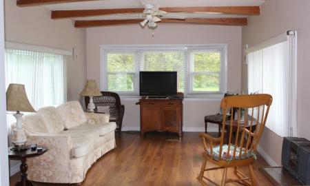 5 Quick Ways to Repair Small Holes in Mobile Homes Walls